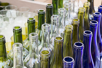 Glass bottles come in various colors and sizes, depending on your specific needs. 